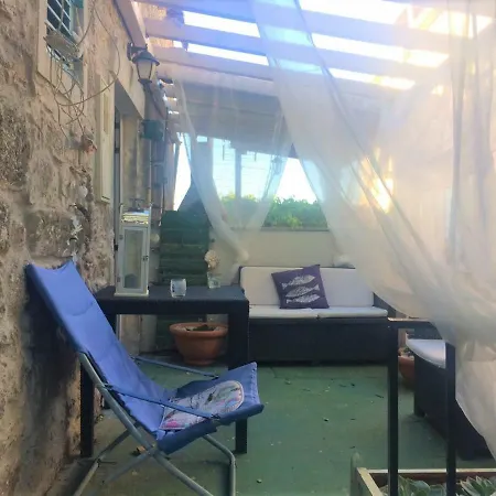 Holiday home Birdsong *